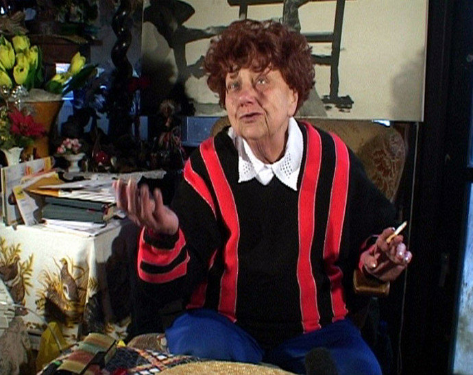 Ani na sklonku svého života se neobešla bez cigarety.