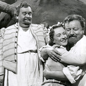 Film se vysílal i v zahraničí, ale bez budovatelské písně Ten dělá to a ten zas tohle.