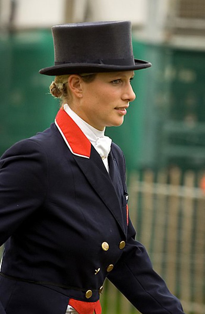 Vnučka královny Alžběty, Zara Tindall, se od mala věnuje jezdectví. Později se ale dokonce zúčastnila olympijských her, kde soutěžila právě v jezdectví. 