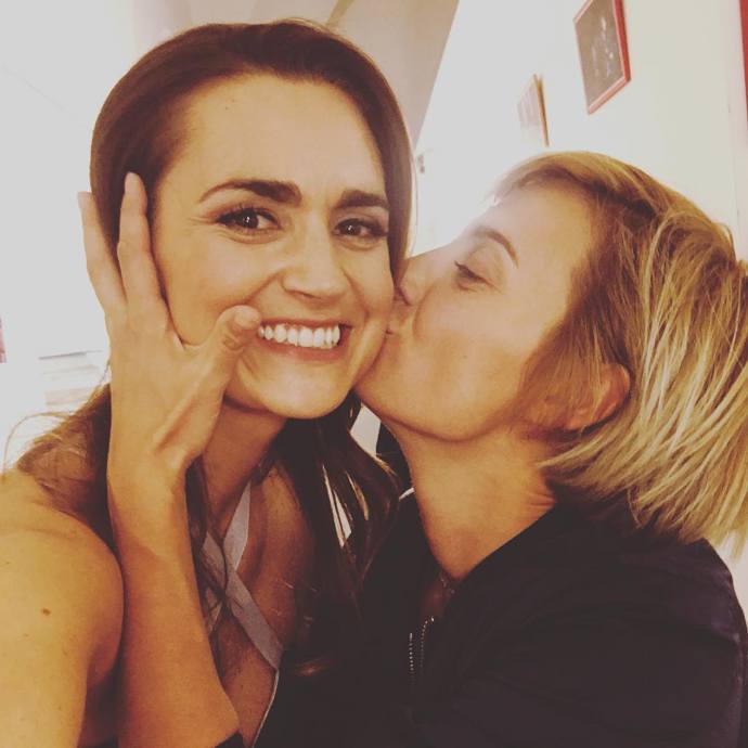 Pro inspiraci nemusíme chodit daleko. Známá česká moderátorka Daniela Písařovicová (vlevo) je díky svému výraznému, hustému obočí nepřehlédnutelná.