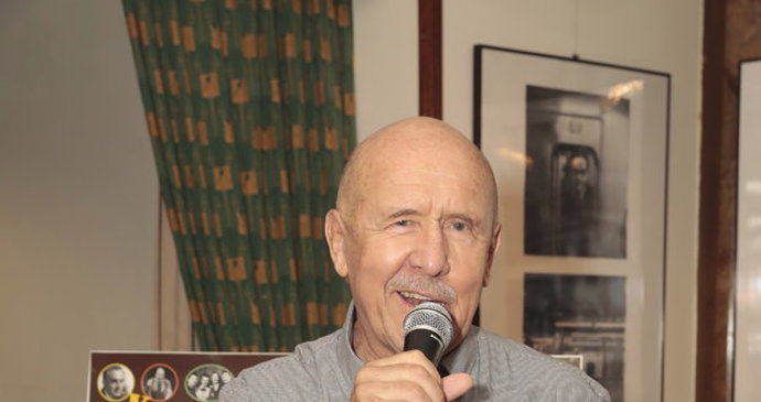 Přestože debutoval až ve svých pětatřiceti letech rolí cholerického závodníka Volejníka ve filmu Jáchyme, hoď ho stroje, charismatickým a živelným hereckým projevem zaujal diváky i režiséry natolik, že v následujících dvaceti letech šel doslova z role do role. 