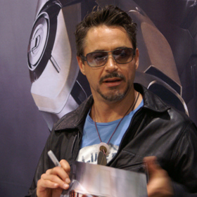 Robert John Downey Jr. je americký herec, producent a zpěvák. K jeho nejvýznamnějším rolím patří ztvárnění Charlieho Chaplina ve snímku Chaplin, za které si vysloužil nominaci na Oscara.