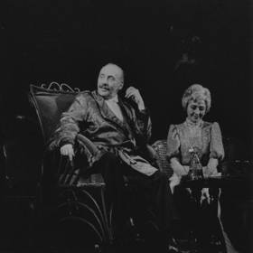 Karolina Slunéčková se narodila 8. 4. 1934 na Kladně.