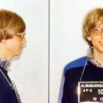 Bill Gates se dostal do problémů se zákonem, ve svém životě dokonce třikrát. V roce 1977 jej policie ve městě Albuquerque v Novém Mexiku zatkla za překročení povolené rychlosti. Gates se tehdy ještě jako mladík projížděl po místních silnicích ve svém porsche a evidentně se nechal trochu unést.