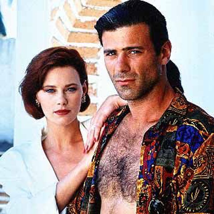 Jeho věrnou seriálovou parťačkou se stala postava Sylivie Girard, kterou si zahrála kanadská herečka Carolyn Dunn. 