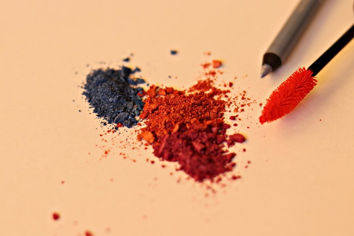 Řasenka je součástí kosmetické taštičky snad každé ženy. Za jejich velkým úspěchem stojí rozvoj parfému a hlavně parfumerista Eugéne Rimmel. V některých jazycích se dodnes slovo rimmel používá pro označení řasenky.