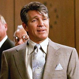 Poté měl problémy najít si práci jako herec. Ale přesto se mu podařilo v Hollywoodu a pomohl na vrchol i svým sestrám.