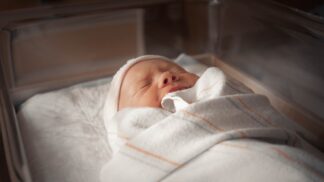 Průlomový převrat. Dítě, které se v Austrálii narodilo matce nakažené koronavirem, nemuselo do izolace