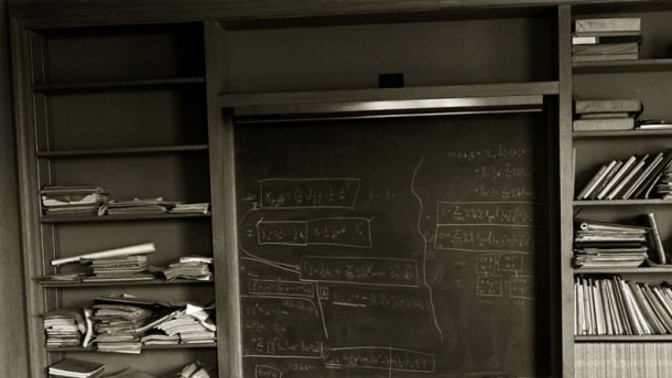 Pracovna Alberta Einsteina vyfotografovaná v den jeho smrti.