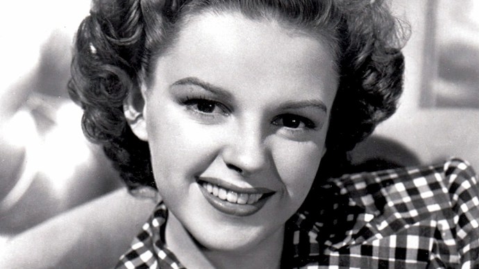 Judy Garland (10. června 1922 – 22. června 1969) byla americká herečka a jazzová zpěvačka. Kráska, vlastním jménem Frances Gumm, dodnes patří mezi největší hollywoodské legendy všech dob. Byla matkou umělkyň Lizy Minnelli a Lorny Luft.