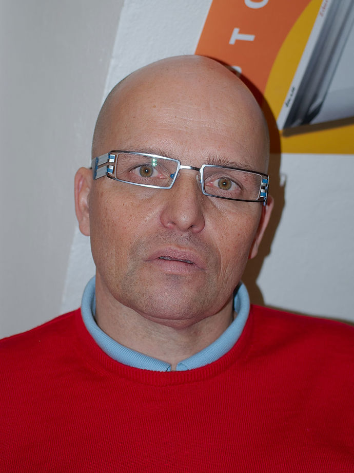 Poté, co nesložil přijímací zkoušky na střední školu, nastoupil do učebního oboru kuchař. Vaření jej nejprve vůbec nebavilo.[