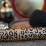 Podoba řasenek, tak jak je známe, se ustálila až ve 40. letech minulého století. Předtím byla řasenka v kulatých krabičkách a nanášela se štětcem.  