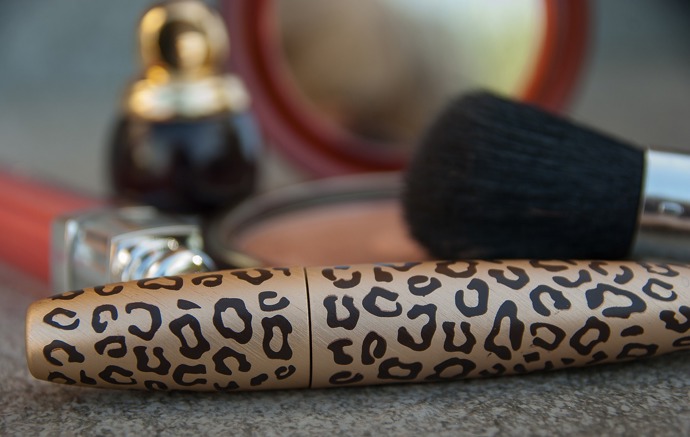 Podoba řasenek, tak jak je známe, se ustálila až ve 40. letech minulého století. Předtím byla řasenka v kulatých krabičkách a nanášela se štětcem.  