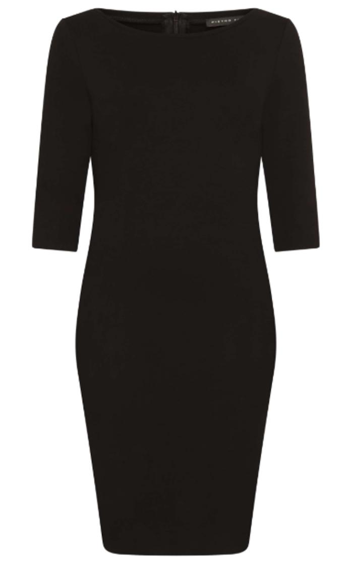 Malé černé - to je klasika. Jednoduché a přeci elegantní. U těchto šatů si můžete krásně vyhrát s doplňky.