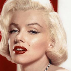 "Měli bychom všichni začít žít, než zestárneme." Jeden z mnoha citátů slavné divy Marilyn Monroe.