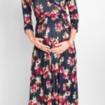 Maxi šaty vám zajistí pohodlnost a určitě je budete moct využít i po porodu. Květinový vzor je jarním hitem.
