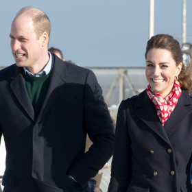 Princ William, stejně jako jeho bratr Harry, působil několik let v armádě. William dokáže létat s vrtulníkem a nechal se slyšet, že by rád opět pomáhal armádě zvládnout boj s pandemií koronaviru.