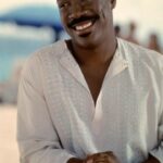 Zaměstnanec televizní stanice potká poutníka Eddieho Murphyho, který se snaží lidem ukázat, že nejdůležitější je láska a porozumění. Z tohoto podivína se stane krátce nato mediální hvězda.