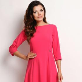 Zářivě růžová se hodí spíše k elegantním kouskům. 