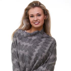 Pončo vás zahřeje a můžete jej nosit v různých módních variacích. 