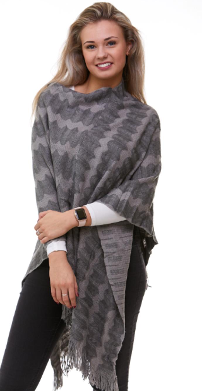 Pončo vás zahřeje a můžete jej nosit v různých módních variacích. 