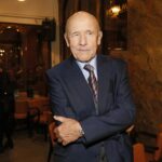 Jeden z nejpopulárnějších českých herců byl původně stavebním inženýrem, tato práce ho ale nenaplňovala, a tak se přes moderování pořadů hudební skupiny Rangers a komické výstupy s Miloslavem Šimkem a Luďkem Sobotou v divadle Semafor a v televizních pořadech dostal až k filmu.