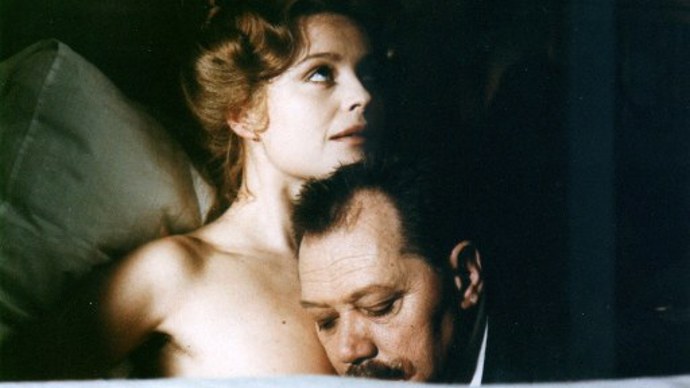 Postřižiny: Maryška a Francin mají vskutku spokojené manželství. Když ale do maloměsta přijede Francinův bratr Pepin, je rázem vše vzhůru nohama.