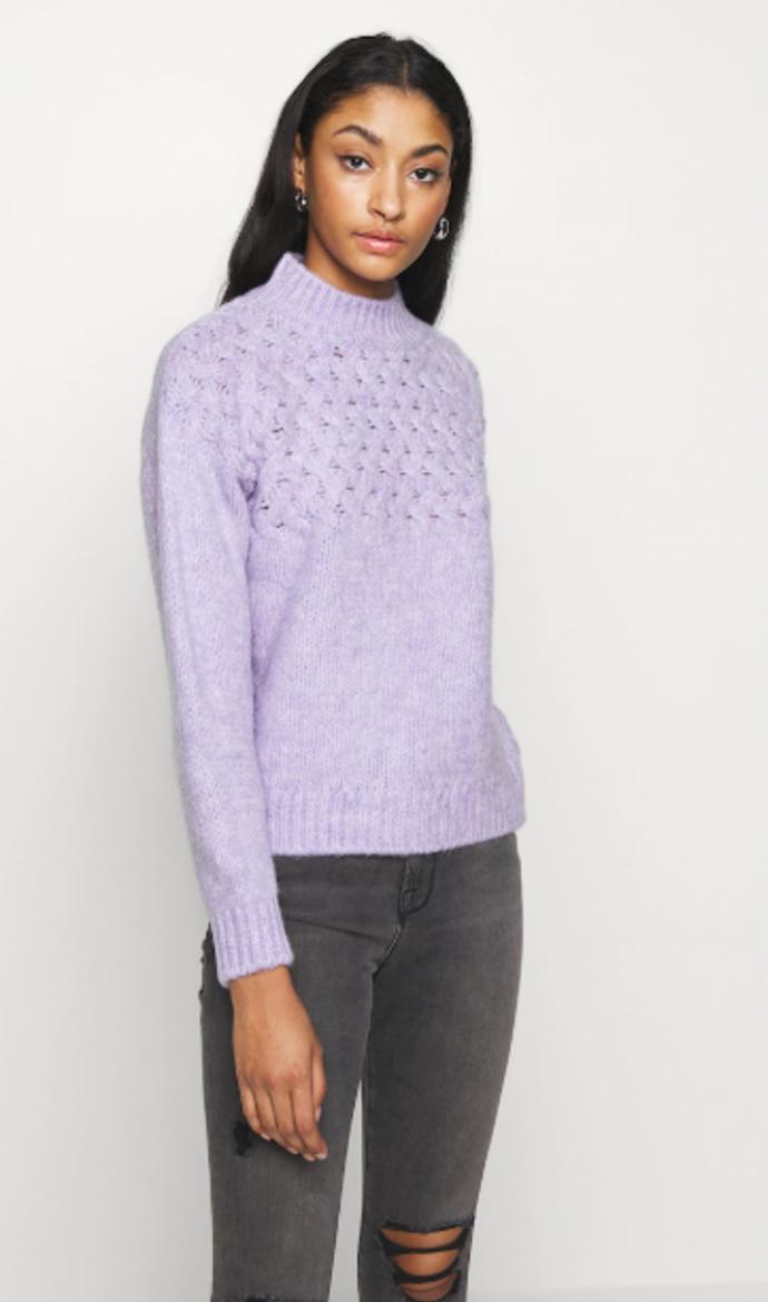 Do módy se vrací vintage svetry.