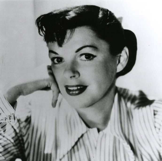 Nehledě na svůj obrovský úspěch, nedokázala si udržet žádné peníze a mnohdy žila jako bezdomovkyně a přespávala u svých skalních fanoušků.