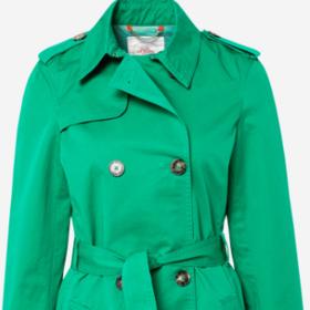 Kabátky nemusí být nudné. Zelenou svůj outfit oživíte a rozhodně vystoupíte z davu. 