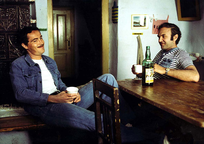 Zdeněk Svěrák byl bez plnovousu k vidění jen velmi sporadicky. Režisér Jiří Menzel trval na tom, že se musí oholit, neboť jen tak bude jako Pražák vypadat věrohodně.