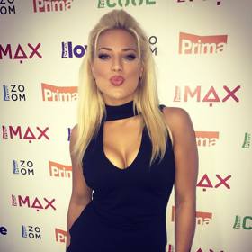 Začátky Perkausové byly ve znamení velkých výstřihů, které nedávaly moc velký prostor představivosti. 