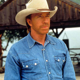 Chuck Norris dostal nabídku na seriál v roce 1992 kdy natáčel film Zásah z pekla.
