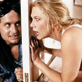 Michael Douglas se od filmu Válka Roseových moc nezměnil...