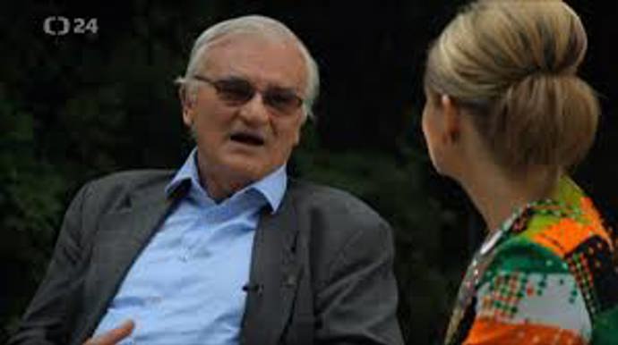 Václav Čapek (1934-2020). Dramaturg, novinář, scénárista a překladatel.