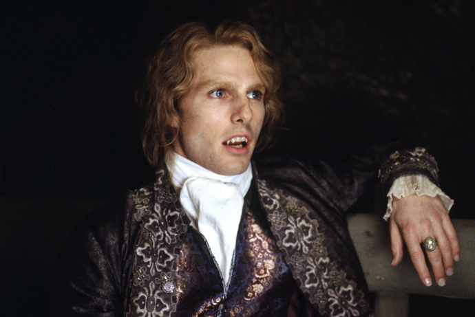 Autorka knižní předlohy Anne Rice chtěla, aby roli Lestata vzal Tom Hanks. Místo něj si pak upíra zahrál Tom Cruise.