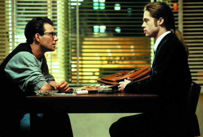 Interview s upírem: Novinář Daniel Malloy (Christian Slater) potká jistého Louise (Brad Pitt), který o sobě tvrdí, že je upírem a je mu 200 let.