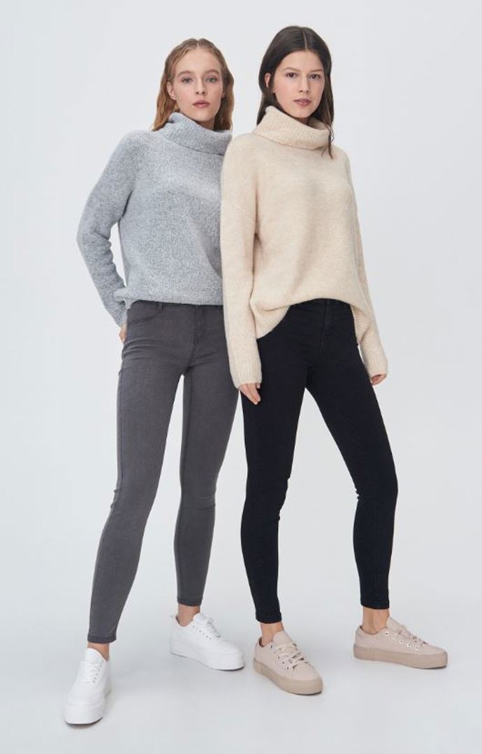 Legíny jsou ideálním kouskem pro ženy, které mají perfektní nohy. Pokud je nemáte, zvažte zda jsou legíny tím pravým pro vás, případně zkuste upoutat pozornost jinam. 