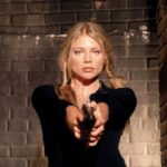 Hlavní hrdinku si zahrála australská herečka Peta Wilson. 