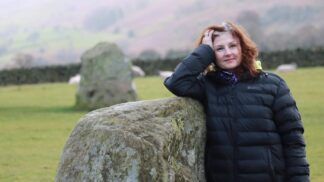 Viola (55): Manžel se chová jako puberťák, vnutil se i do synovy party