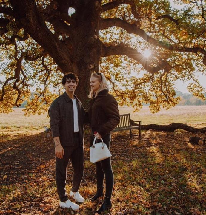 Joe Jonas a Sophie Turner ale informace o tom, že očekávají dítě nepotvrdili.