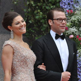 Vztah korunní princezny Victorie a jejího manžela Daniela zní jako z pohádky, ale jejich začátky rozhodně nebyly jednoduché. Každý totiž pochází z jiných poměrů.