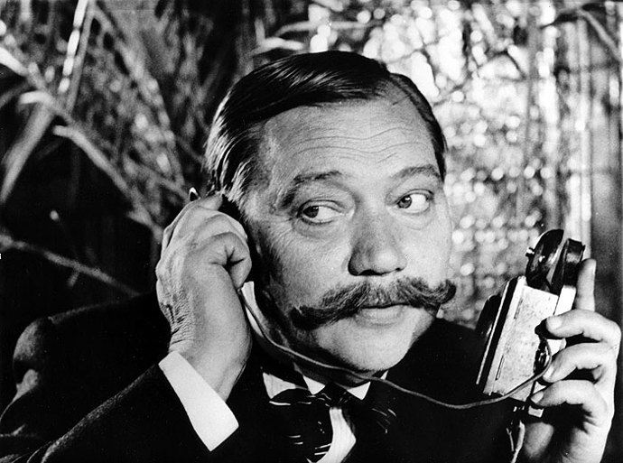 Film Adéla ještě nevečeřela se natáčel v Praze a na Konopišti. Na snímku Rudolf Hrušínský.