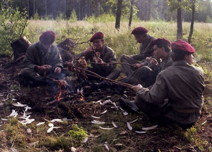 Autentické bylo ve filmu třeba útvarové nástupiště a výzbroj. 
