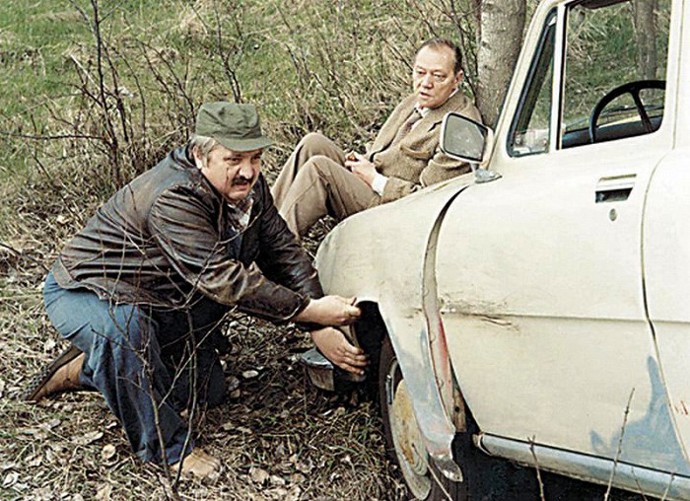 Rudolf Hrušínský byl spíše špatný řidič. Ve filmu Vesničko má středisková usedl za volant po dlouhých třiceti letech.