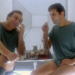 Sexmise: Hlavní hrdinové jsou po experimentu rozmražení v roce 2044, kdy na světě žijí jenom ženy.