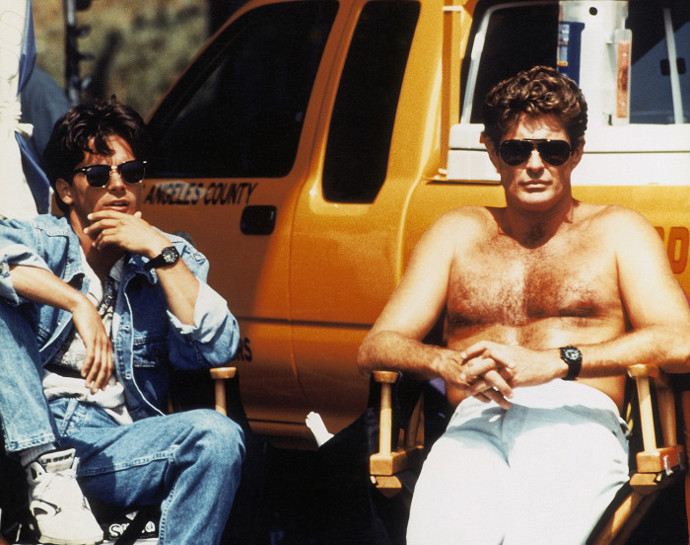 Takto si herci hověli asi málokdy. Manžel Pamely, Tommy Lee, nedokázal vydýchat milostné scény. Rušil natáčení, všechno kolem sebe rozbíjel a křičel. 