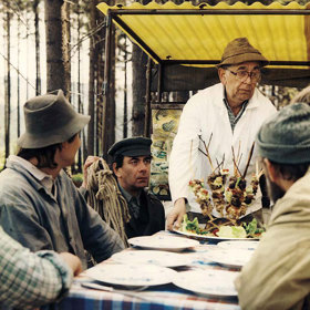 snímek z filmu Smích se lepí na paty