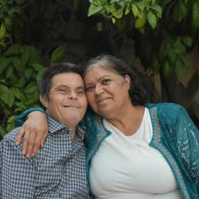 Na syna mohou být oba rodiče hrdí, protože se z něj brzy stane doktor.