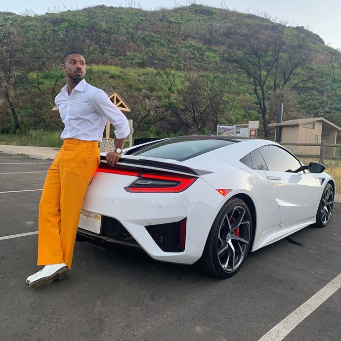 Jako každý sportovce tak i Jordan se může pyšnit drahými auty a značkovou módou. 